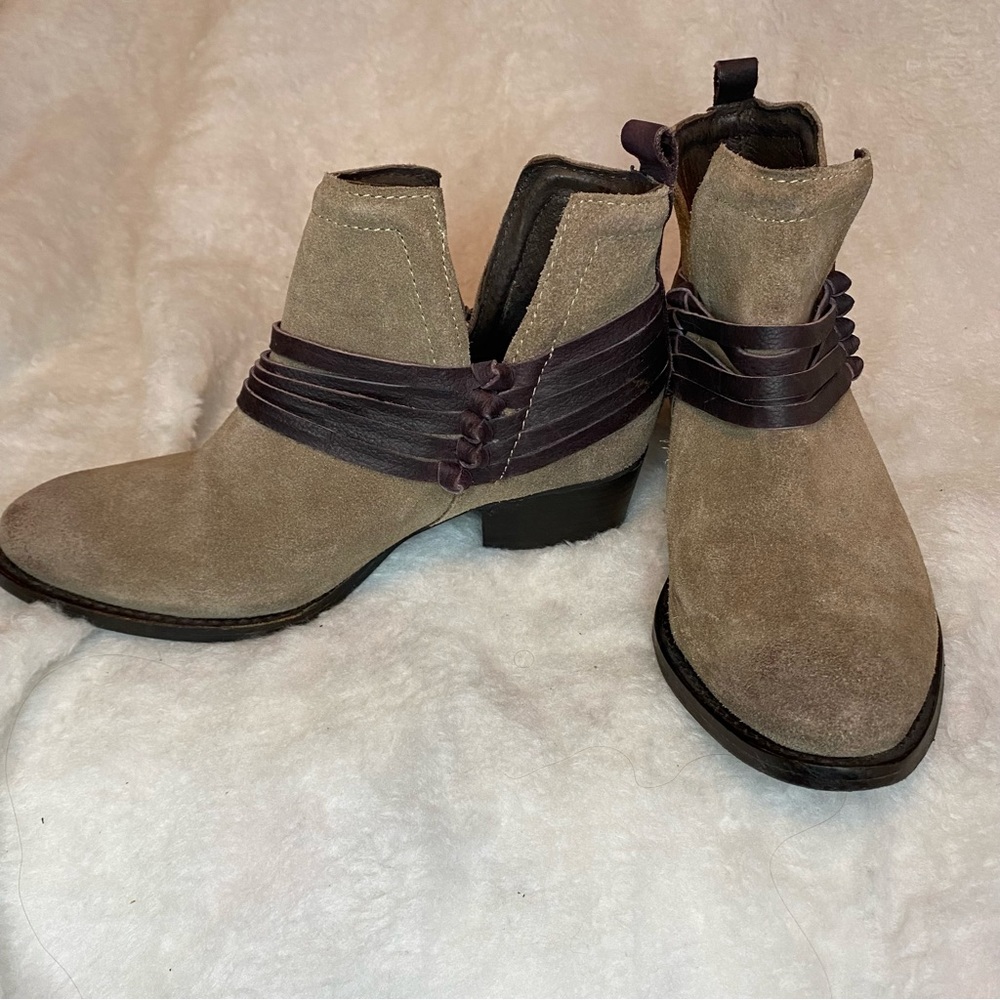 DIBA SKYLER CHELSEA size 6.5 beige and brown ANKLE LEATHER BOOTIE